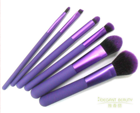 化妝刷套裝哪個(gè)好？挑選化妝刷有什么小技巧？