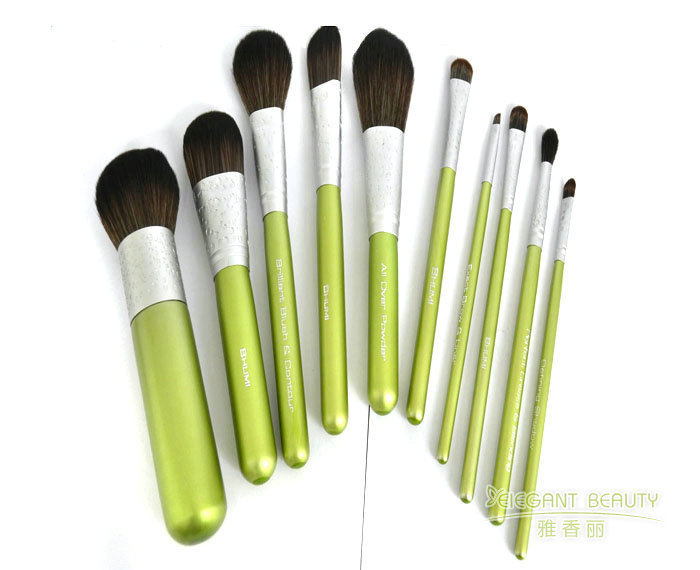 作為生產定制廠家，你們如何確保成套化妝刷的質量與耐用性？