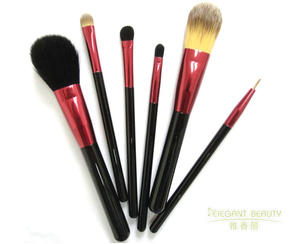 如何根據妝容風格選擇合適的化妝刷套裝？